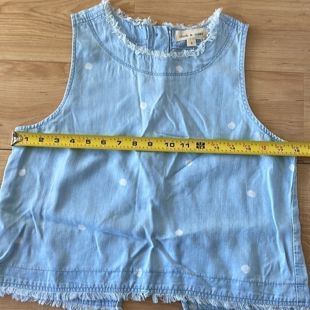 𝅺NWOT Cloth & Stone Boho Denim Crop Top Sleeveless Fringe Top Size Small - Picture 8 of 11